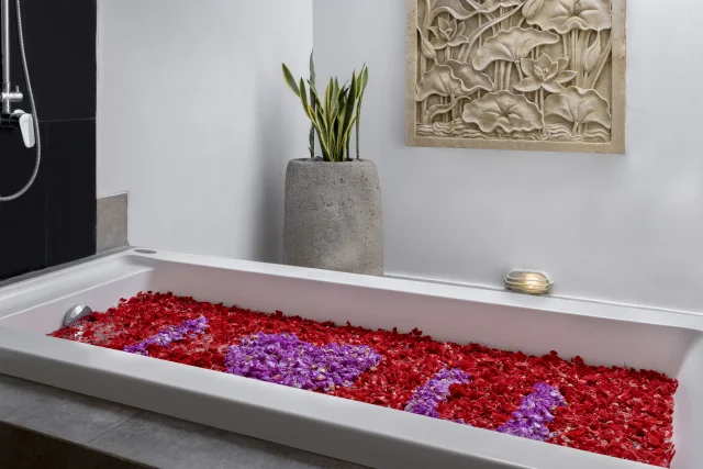 Petals-bathub-1